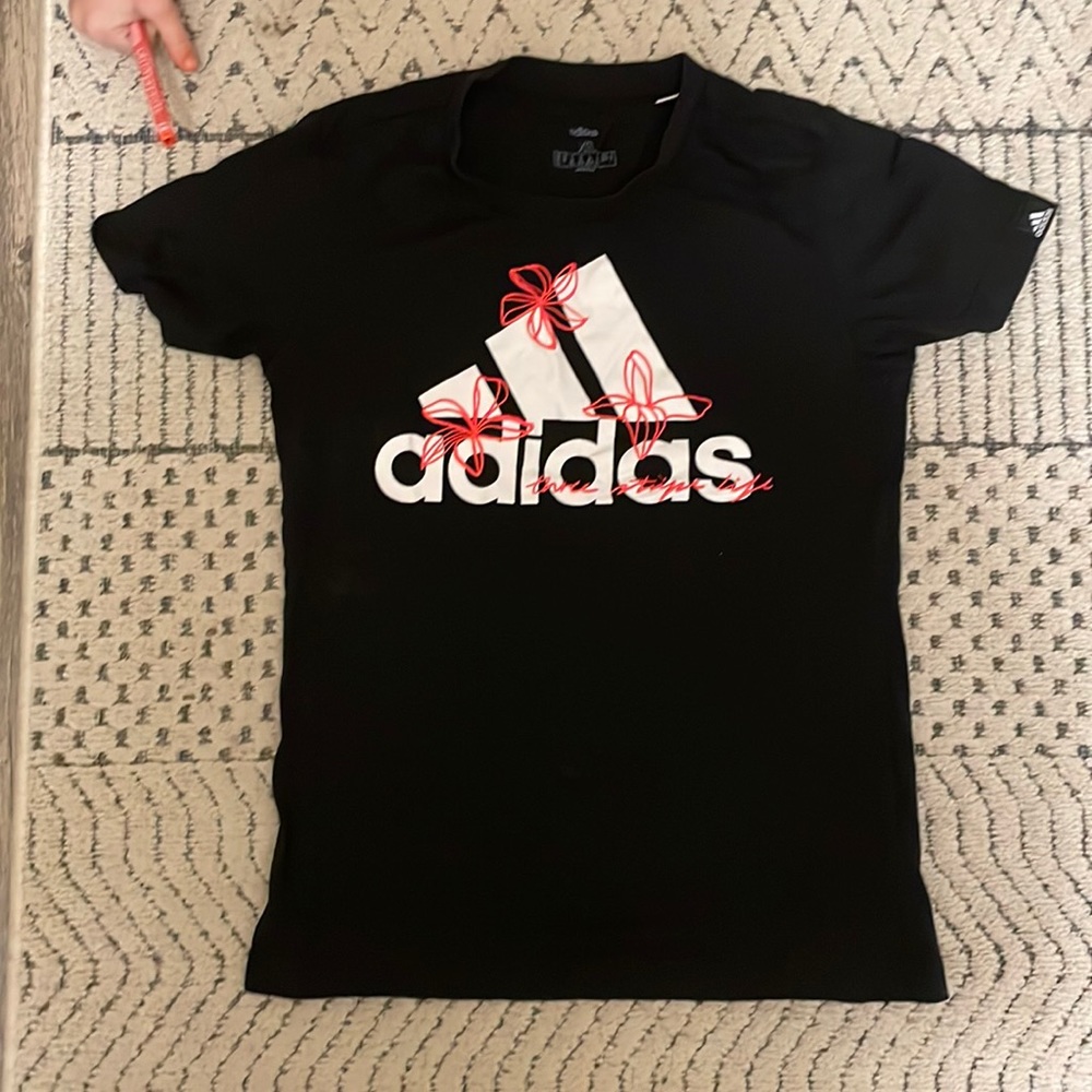 XS adidas t-shirt